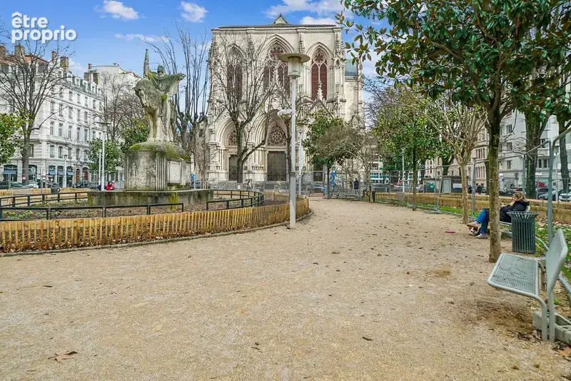 Lyon 6eme - Puvis de Chavanne: Un charmant appartement rénové de 76m2, 2 chambres, un balcon de 13m2. - photo 12
