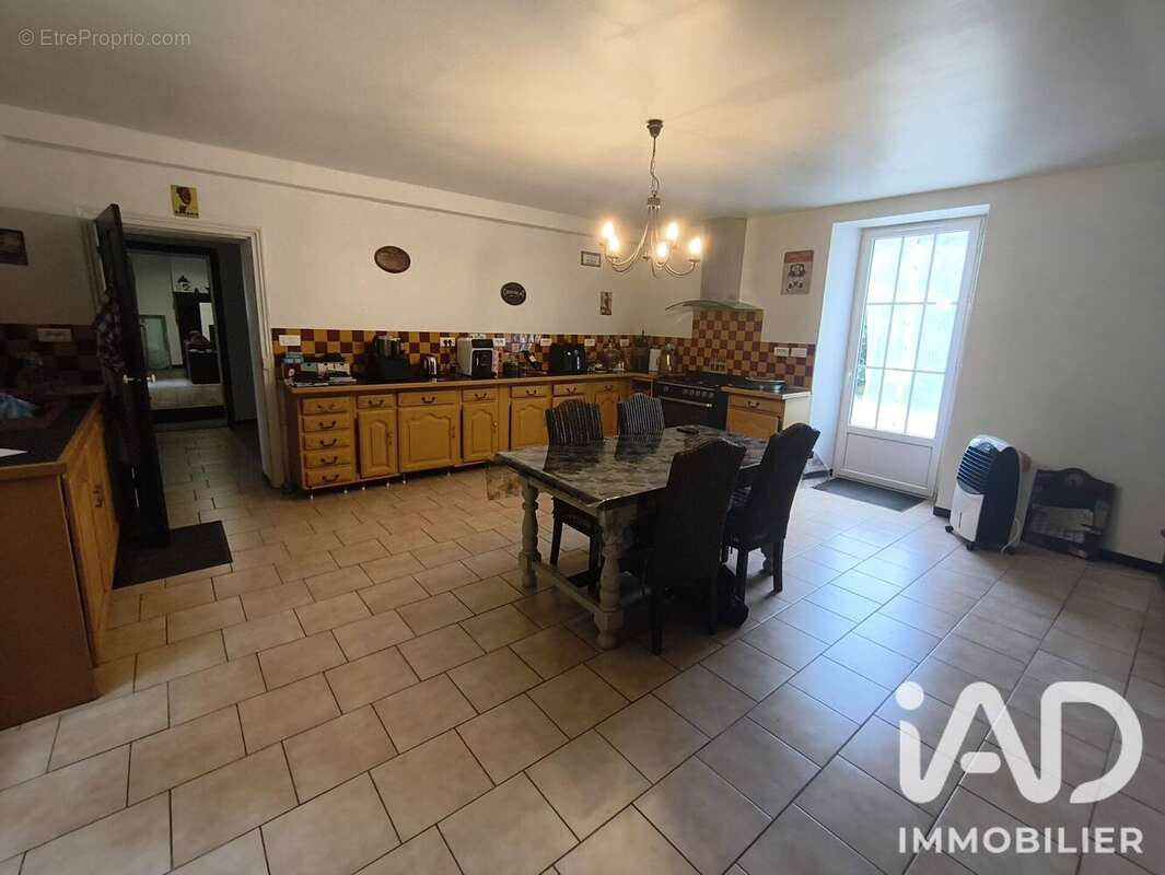Maison 162 m² à Sainte-Soline  - photo 7