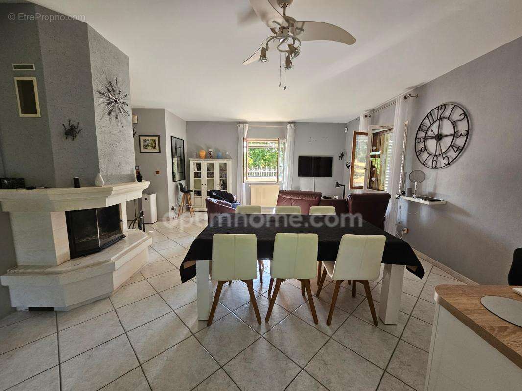 Maison à vendre 4 chambres 133 m² CHAMPNIERS (16) - photo 2