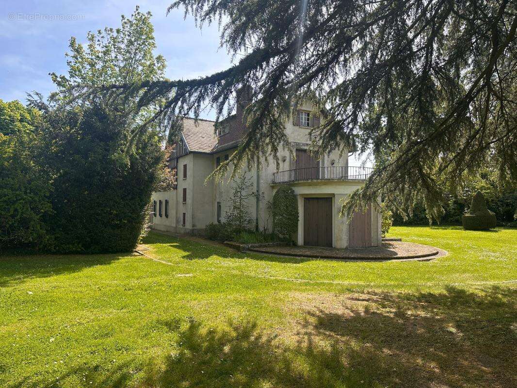Maison à AVRAINVILLE