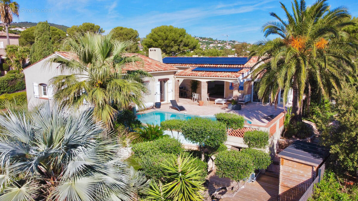 Maison à LES ISSAMBRES