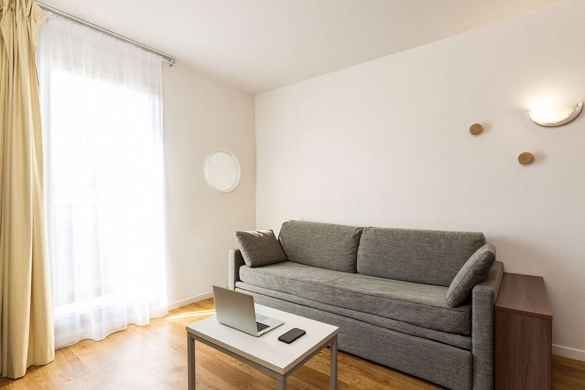 INVESTISSEMENT LOCATIF  CARRIERES SOUS POISSY - Résidence Aparthotel Adagio Access*** - 5,64% de rentabilité. - photo 3