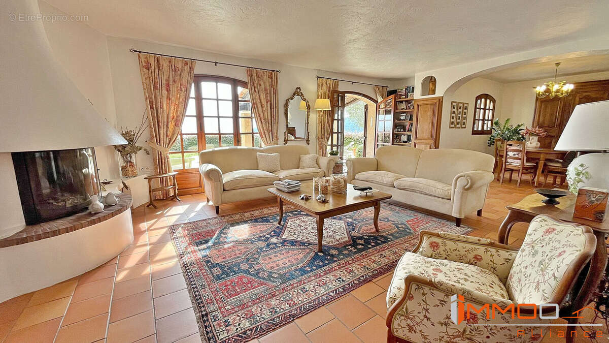 Maison à MANDELIEU-LA-NAPOULE