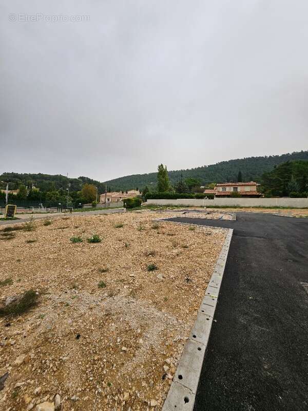 Terrain 400 m² à Auriol  - photo 2