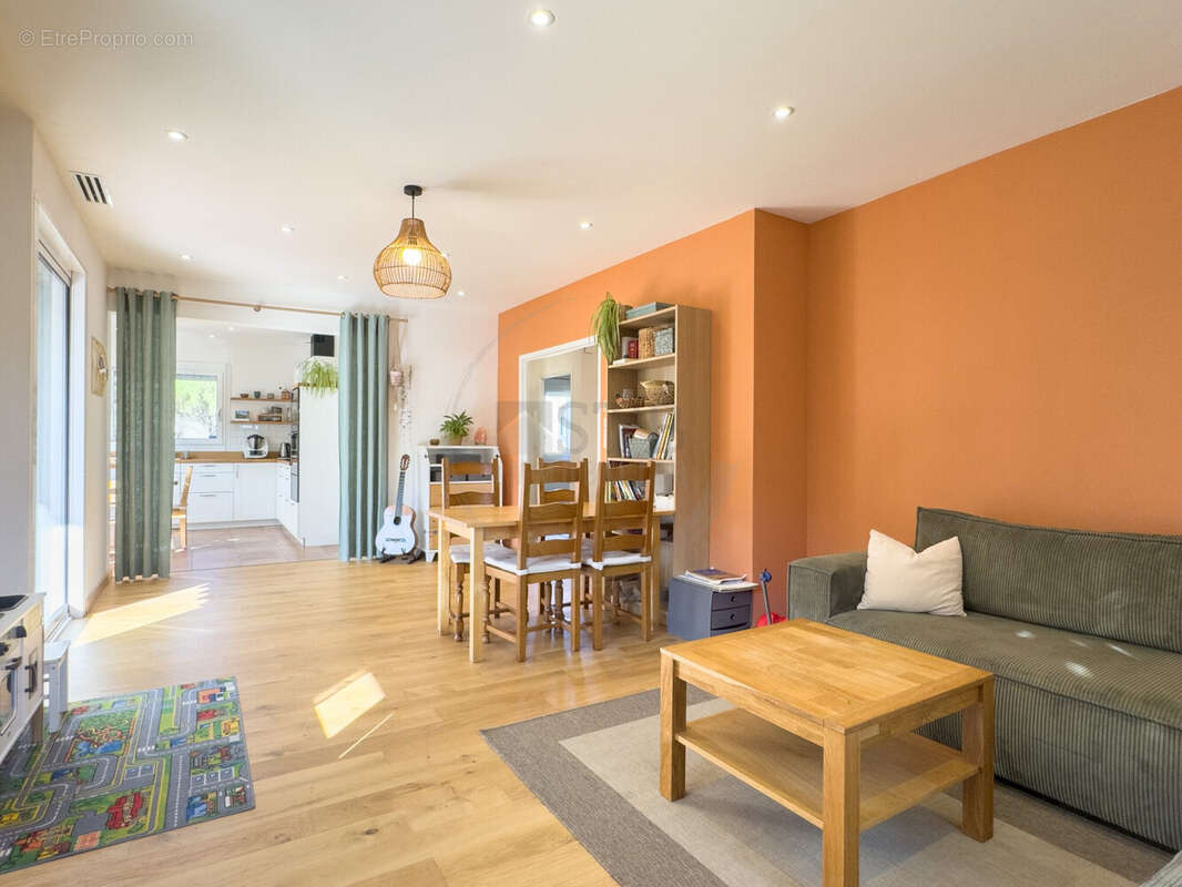 Maison 98 m² à Saint-Julien-En-Saint-Alban  - photo 6