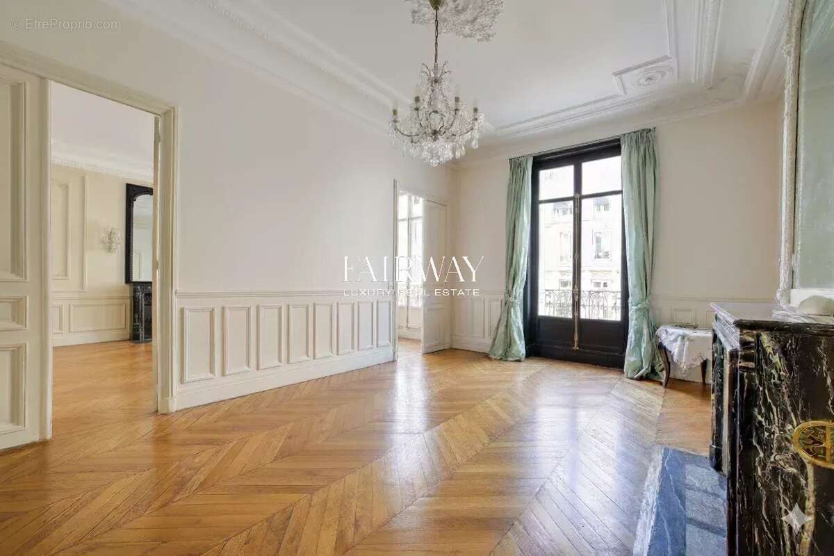 Appartement à PARIS-17E