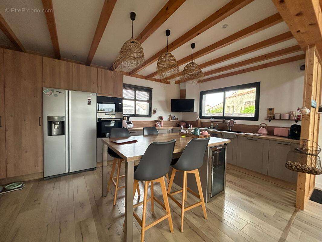 Maison à LA CHAPELLE-BASSE-MER