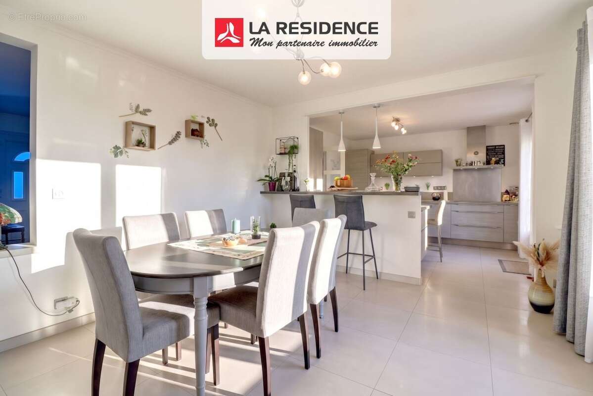 Maison à MAURECOURT