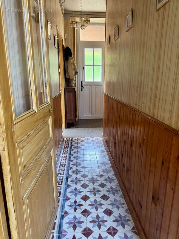 Nargis, gare ferrieres, 3 chambres, dependances, tout a l'egout, au calme - photo 3