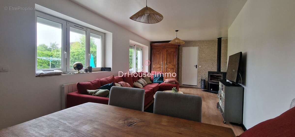 Maison à COURGENARD