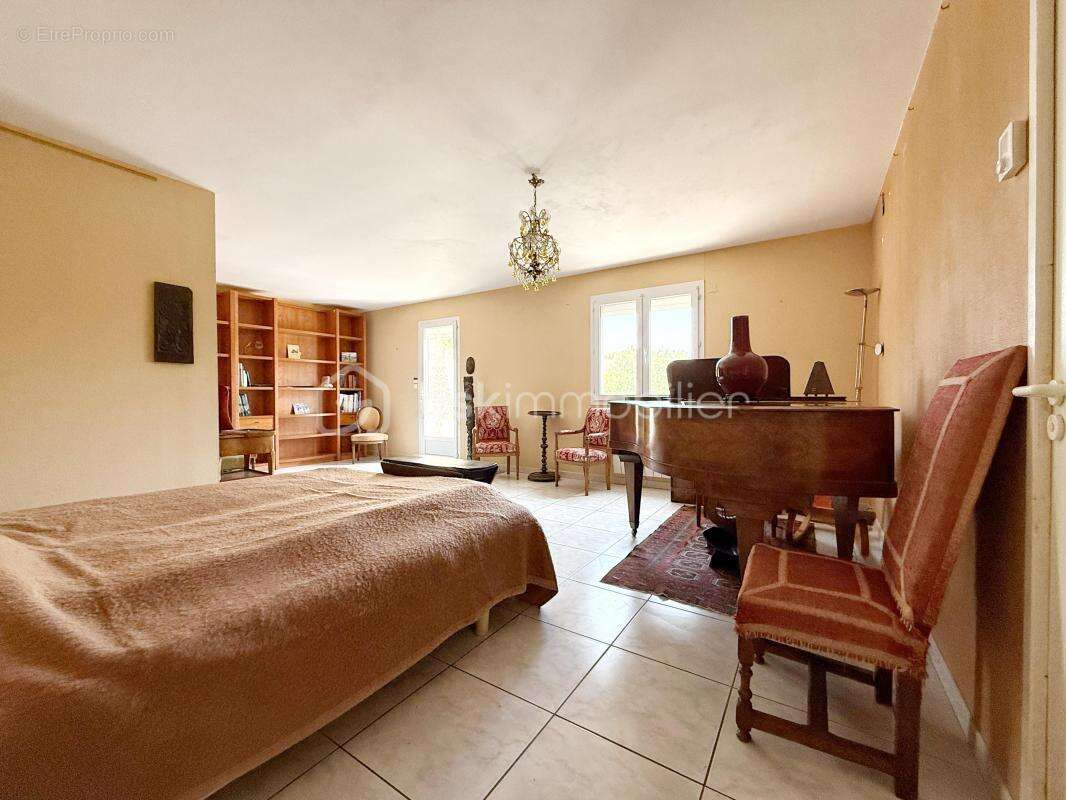 Colombiers – maison t4 de plain-pied – 148 m² – terrain de 999 m² – terrasses – véranda – atelier - photo 11