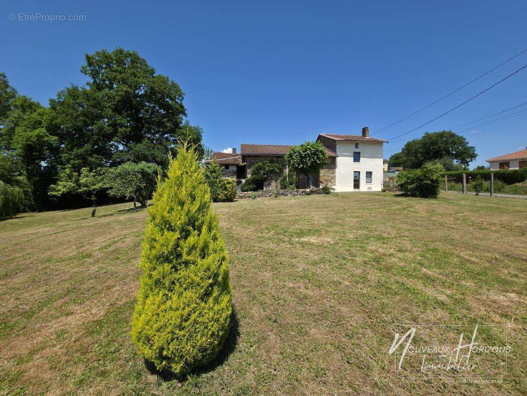Maison 96 m² à Saint-Victurnien  - photo 10