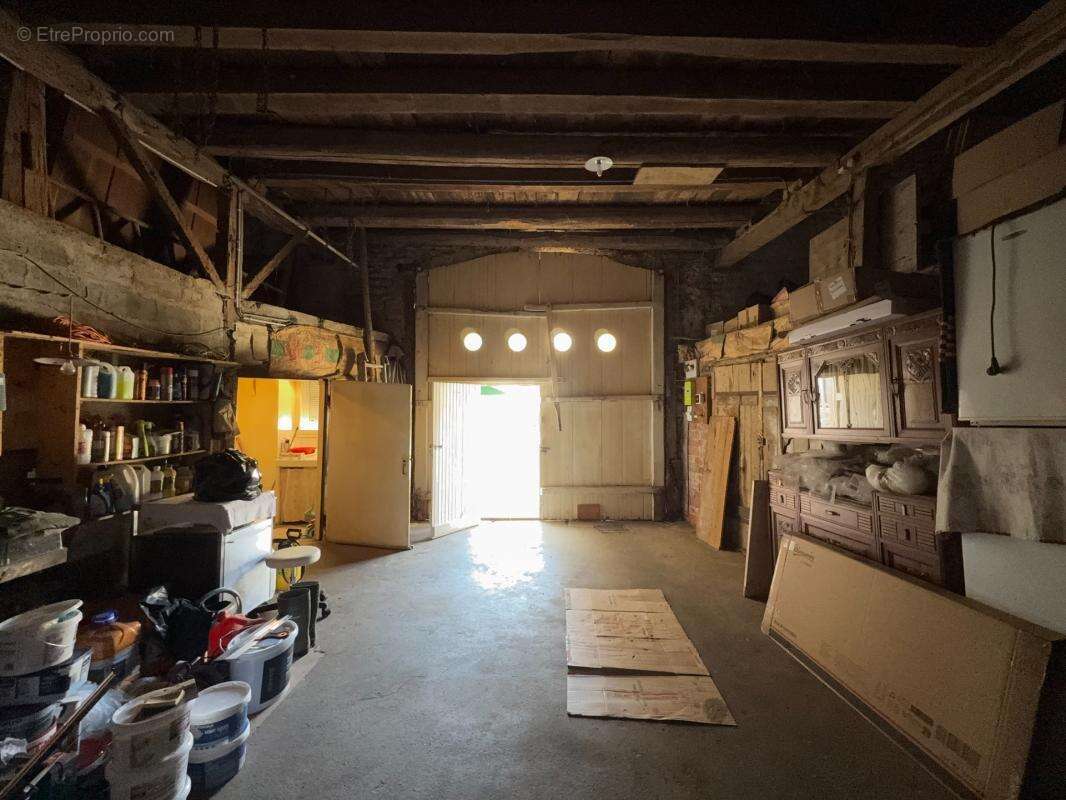Maison en pierre avec 350 m² de dépendances, jardin et terrasse – Genevrières (52) - photo 31