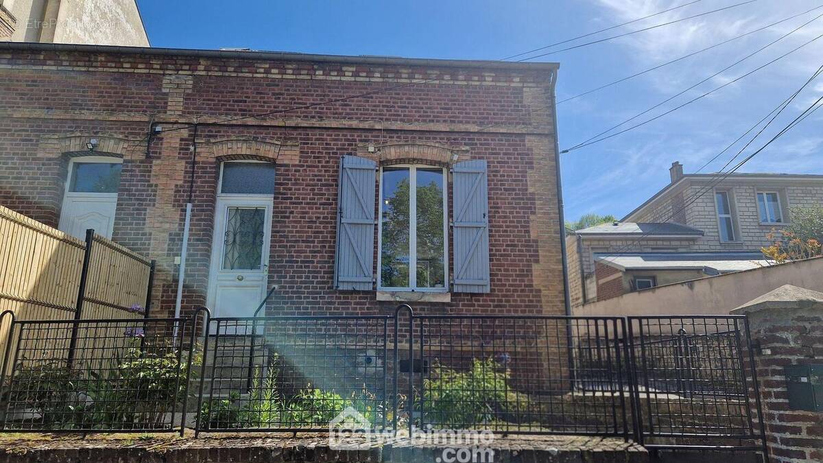 Jolie maison de ville de 77 m² en trés bon état général - Maison à LAON