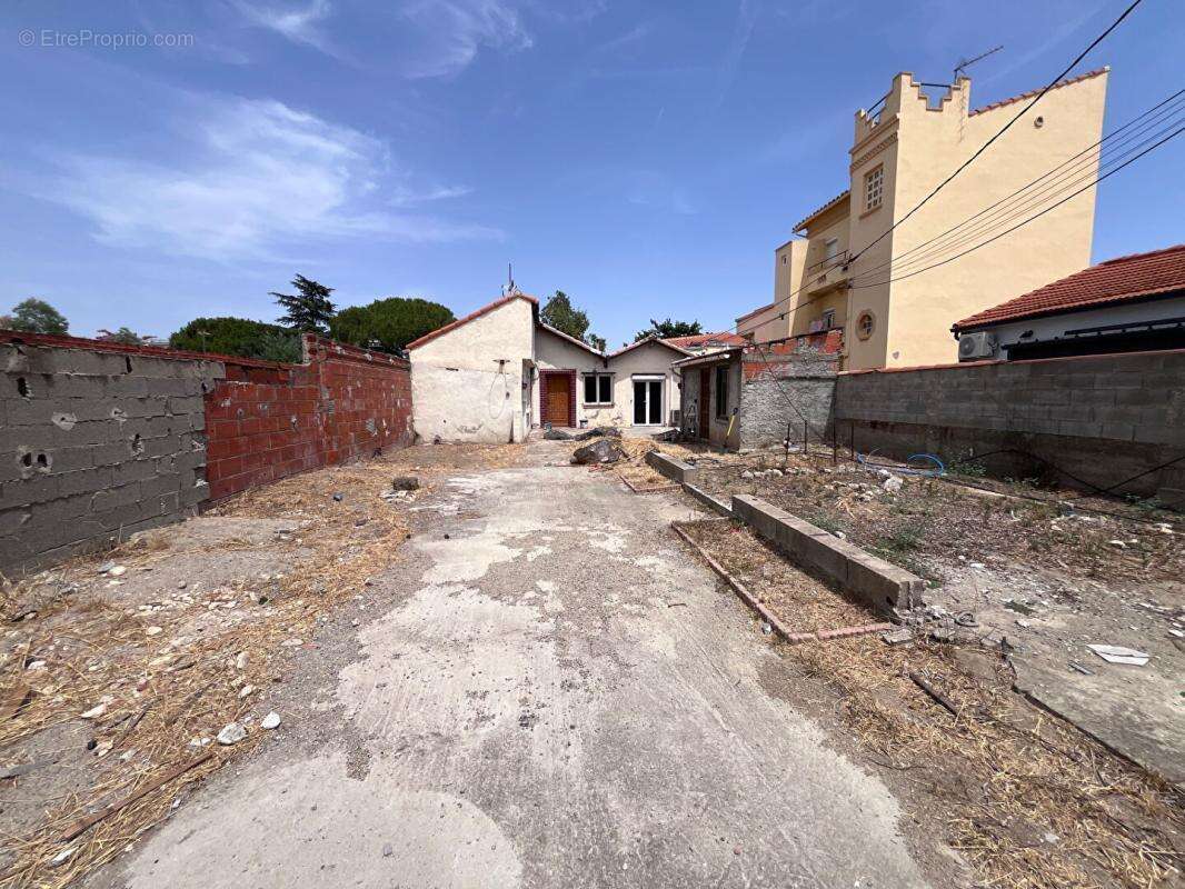 Maison de plain-pied de 95 m² environs avec travaux à prévoir sur un terrain de 509 m² proche de l'aéroport - photo 3