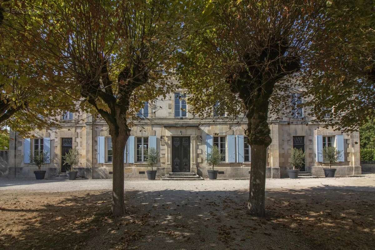 Château d’Exception avec Dépendances, Piscine et Jardin Paysager – Proche de St Jean d’Angély - photo 21
