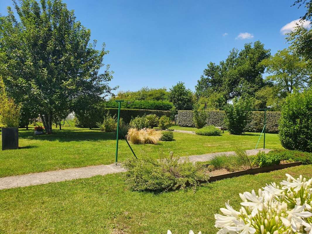 Maison 152 m² à Grezac  - photo 2