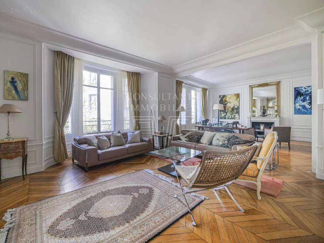 Appartement à PARIS-16E