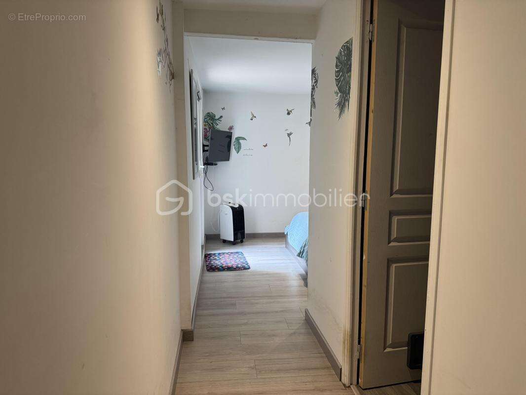 À La Roquebrussanne (83136), maison de plain-pied rénovée avec studio indépendant sur 1 650 m² de terrain plat et clôturé - photo 17