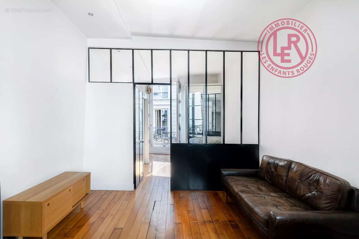 Appartement à PARIS-1E