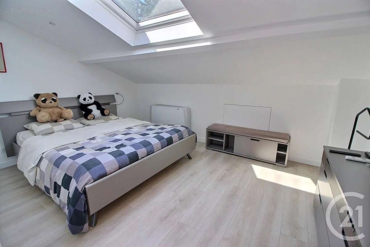 Maison à CHATEAUNEUF-GRASSE