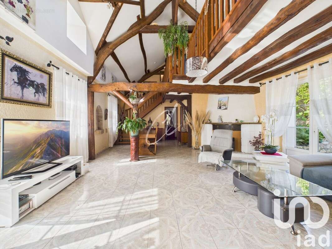 Photo 2 - Maison à VILLENEUVE-LA-GUYARD