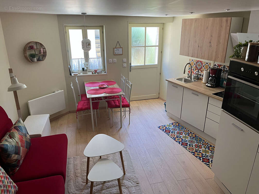 Élégante propriété de caractère avec trois habitations, piscine et cadre privilégié - photo 11