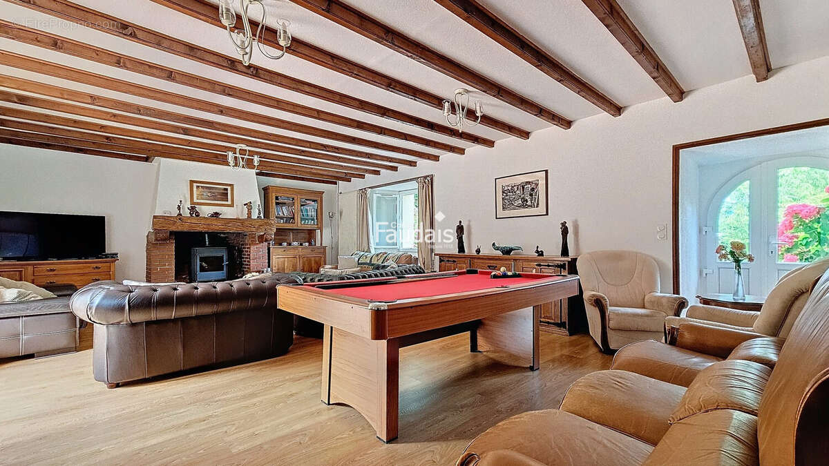 Maison 350 m² à Feugeres  - photo 7