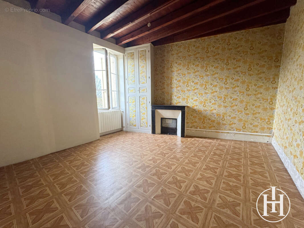 Appartement à CHARENTON-DU-CHER