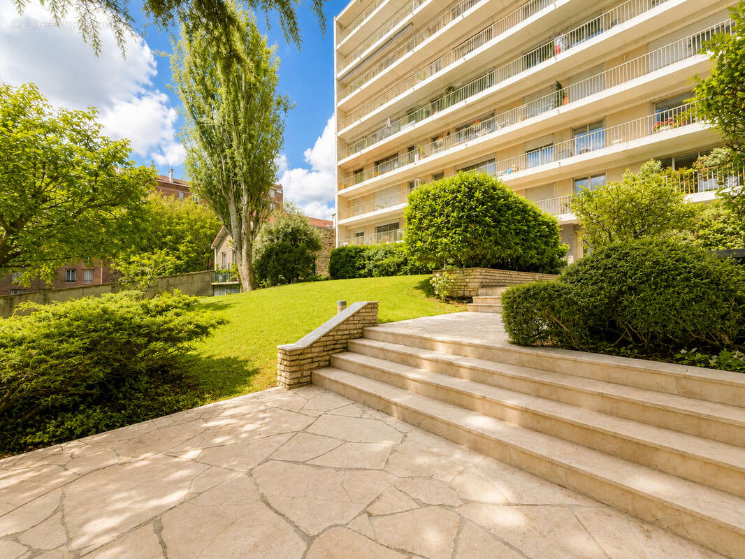 Appartement à COURBEVOIE