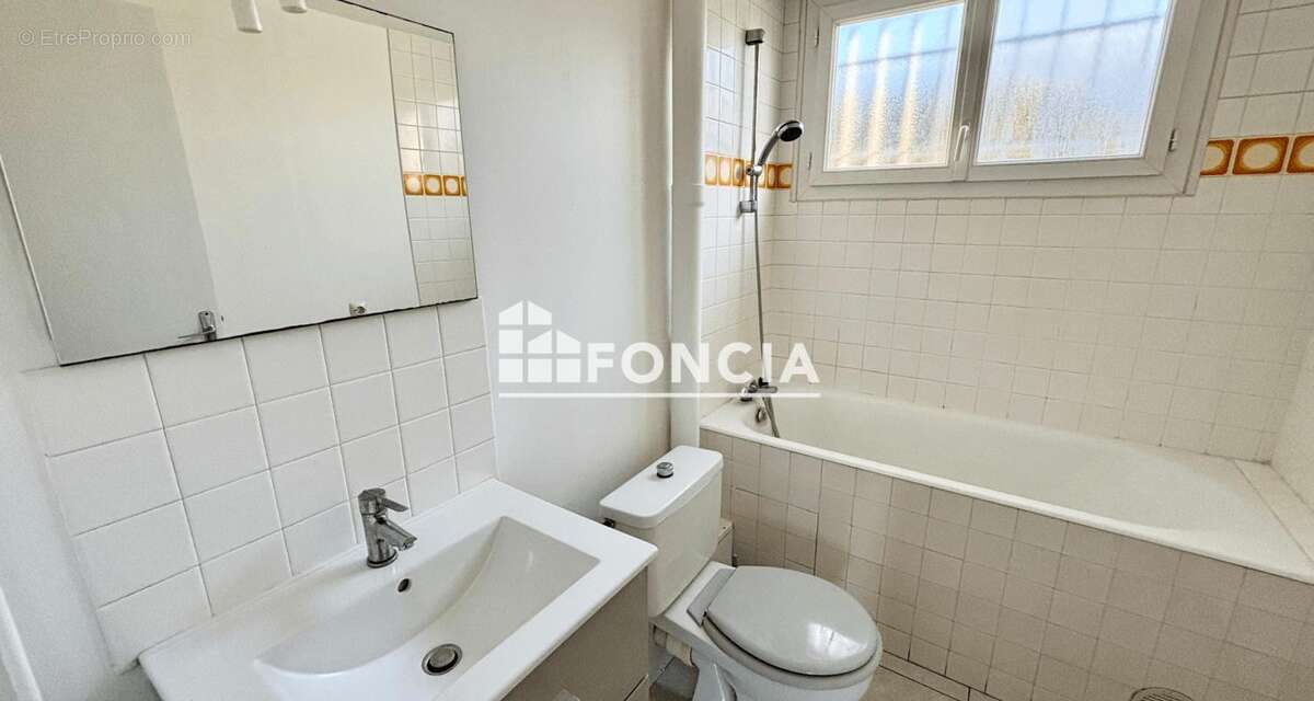 Poitiers faubourg st cyprien -  3 pieces en tres bon etat - photo 6