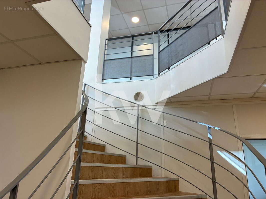Commerce 1526 m² à Boulogne-Billancourt  - photo 2