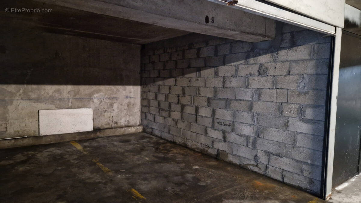 Parking à SAINT-DENIS