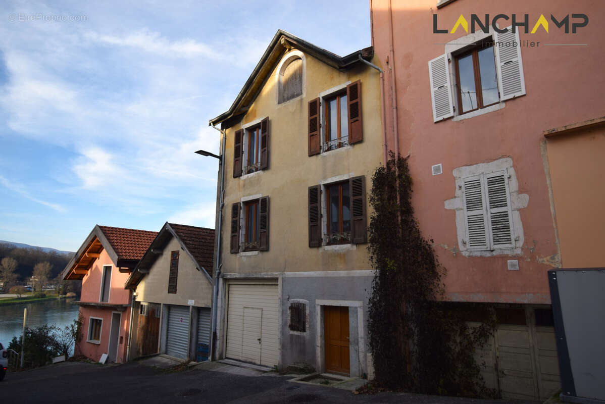 Appartement à SEYSSEL
