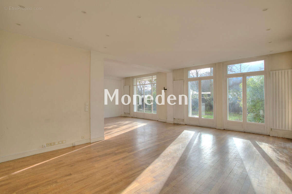 Appartement à NEUILLY-SUR-SEINE