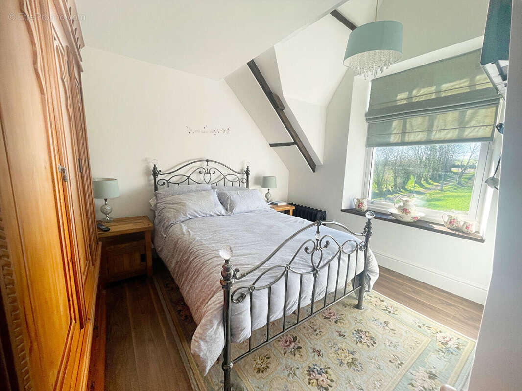 FINISTÈRE: Proche Huelgoat. Belle maison de campagne rénovée avec 3 ch, 2 sdb et jardin. - photo 16