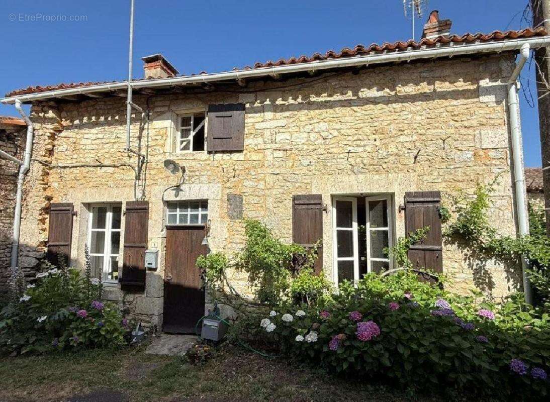 Maison à CHAMPAGNE-MOUTON