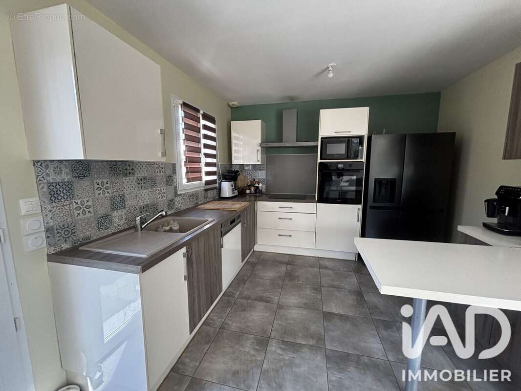 Maison 110 m² à Paradou  - photo 8