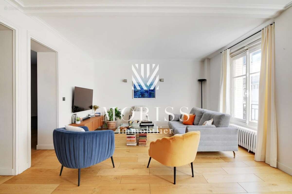 Appartement à PARIS-16E