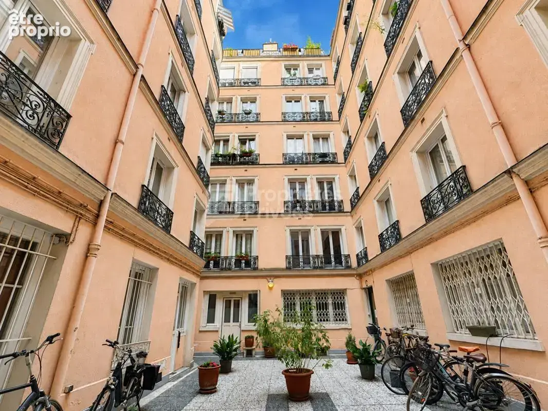 75009 PARIS - Quartier Martyrs-Lorette-Cadet- Appartement lumineux, traversant avec 6  balcons et belle vue - photo 17