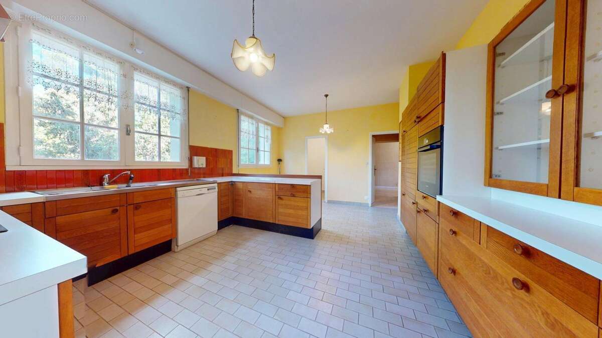 Maison à SAINT-CLEMENT-DE-RIVIERE