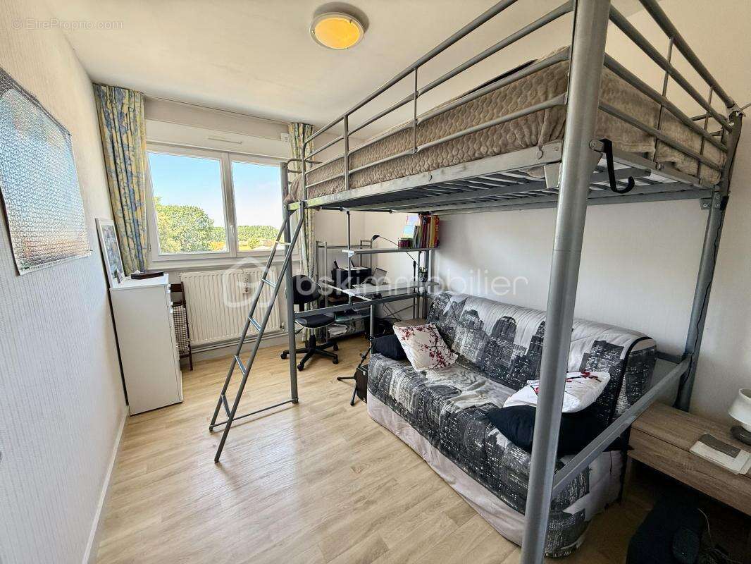 Appartement lumineux cinq pièces avec balcon, garage et cave - ROYAN à 10 minutes à pied de la plage de Pontaillac et du pigeonn - photo 12