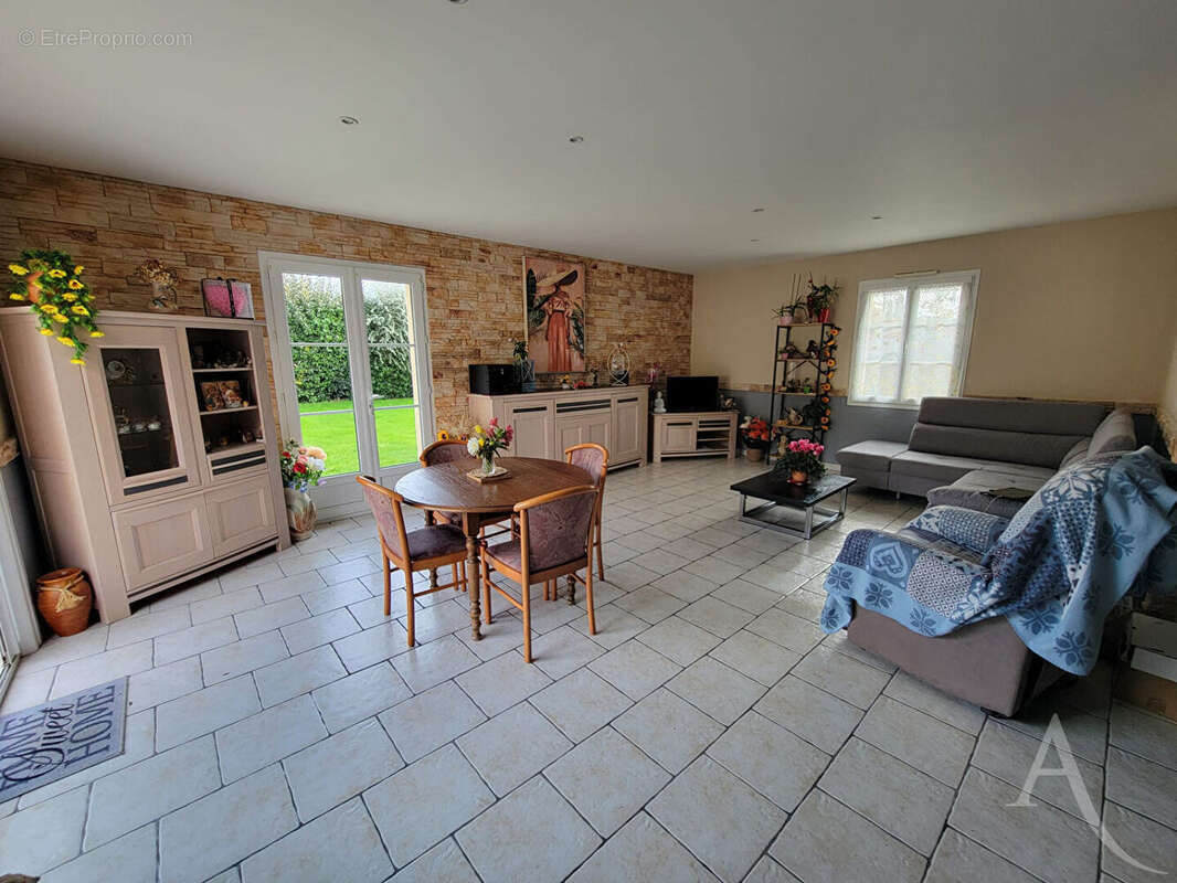 Maison à SAINT-ETIENNE-DU-BOIS