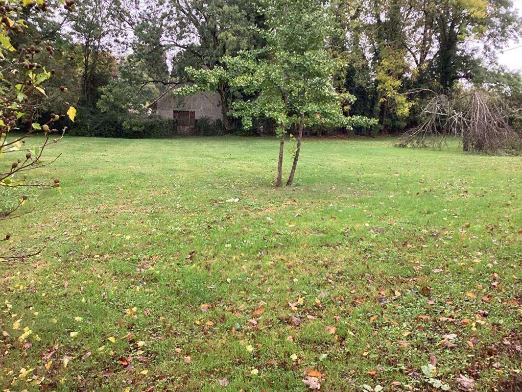 Terrain à SAINT-LOUP-DE-VARENNES