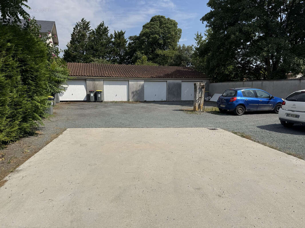 Appartement 309 m² à Mauze-Sur-Le-Mignon  - photo 2