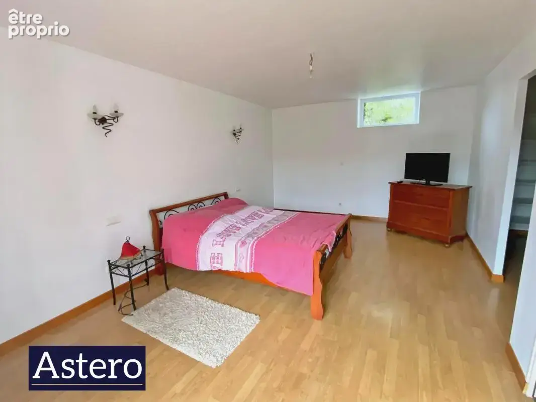 Belle maison de caractère de 189 m² – 5 chambres – Dépendance en pierre – Cœur de Saint-Gérand - photo 4
