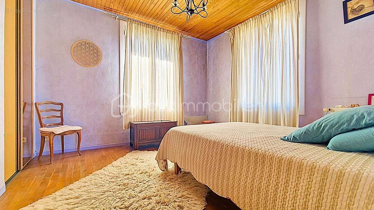 Maison 4 faces avec vue sur le Canigou – 1760 m² de terrain, piscine, garage, dépendance, panneaux solaires - photo 13