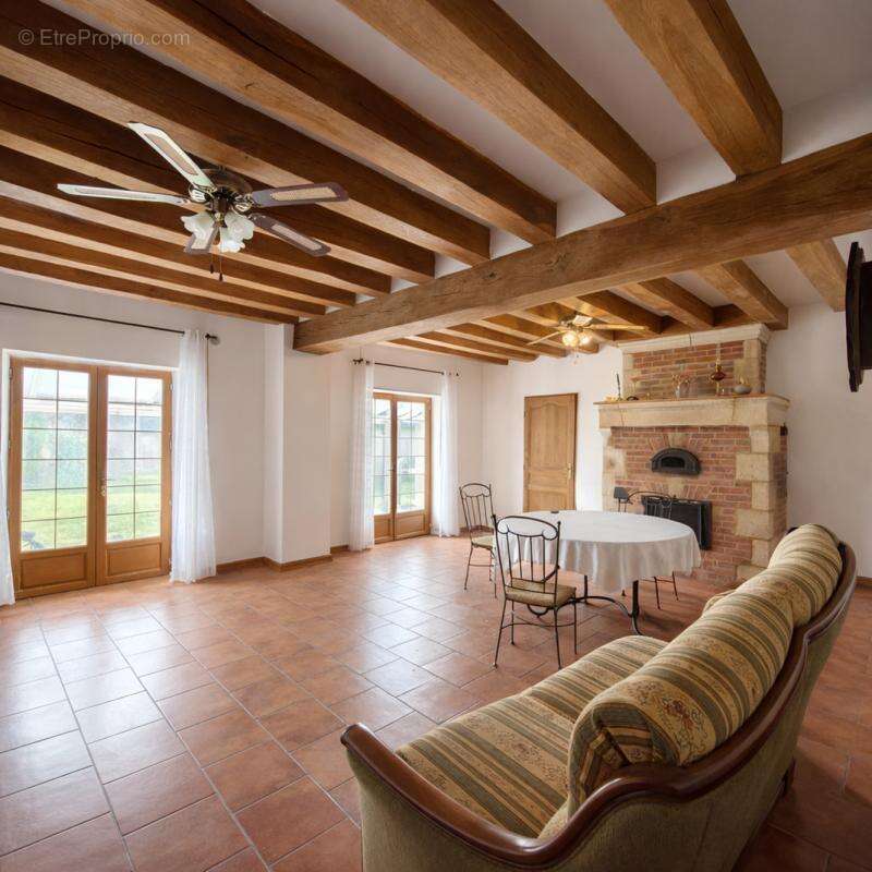 Maison à NEUILLE-PONT-PIERRE