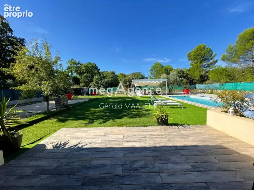 Maison de 350m² avec piscine à Régusse - photo 17