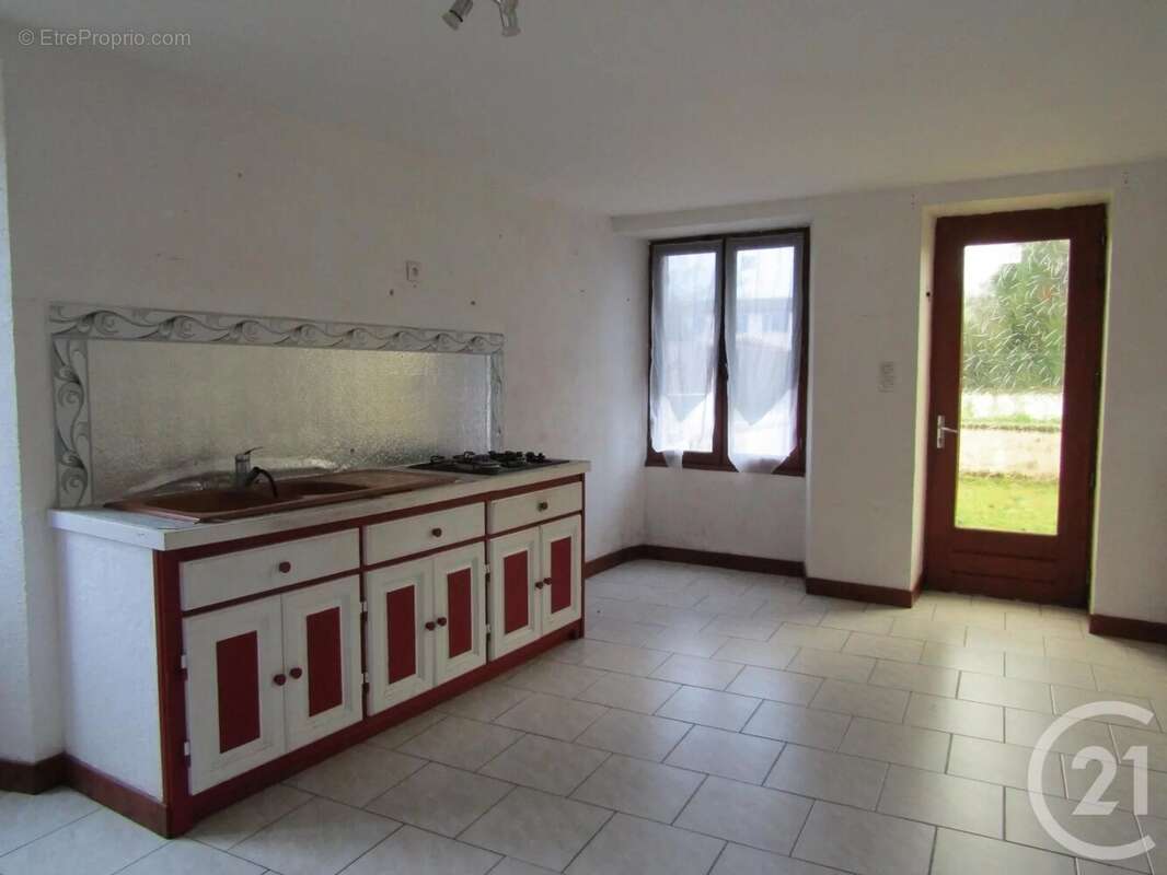 Maison à PIOUSSAY